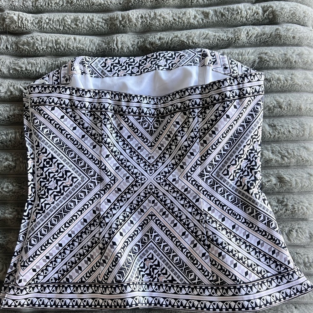 White House Black Market Gray and White Casual Tank Top - Picture 2 of 4